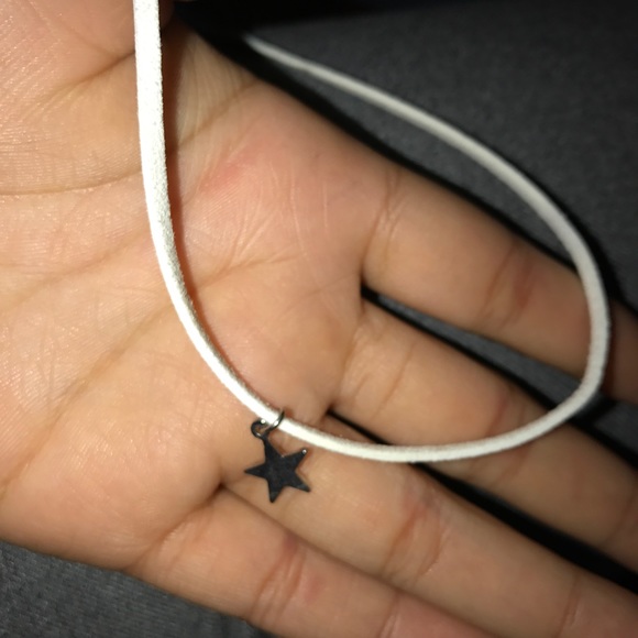 STAR CHOKER - Picture 2 of 2